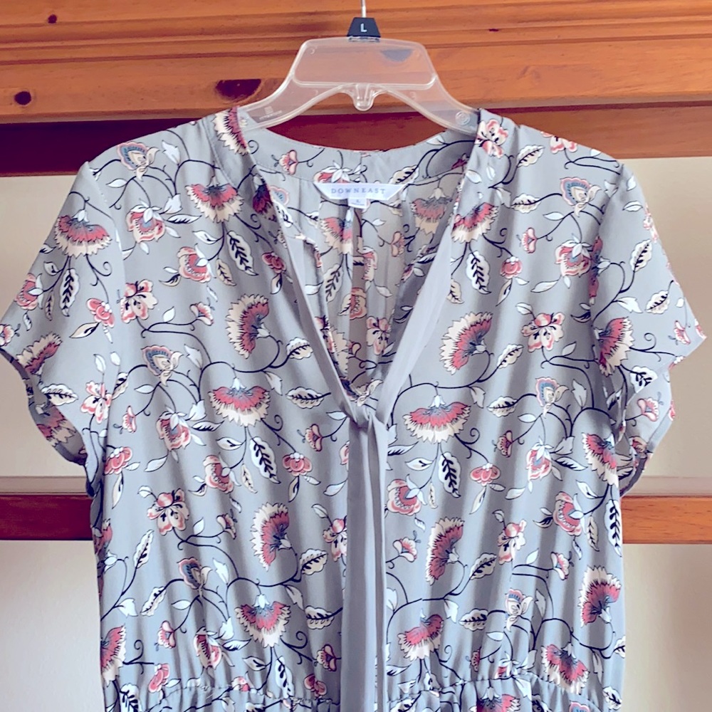 DownEast cute gray floral dress. V neck w/tie. Polyester. Perfect condition.